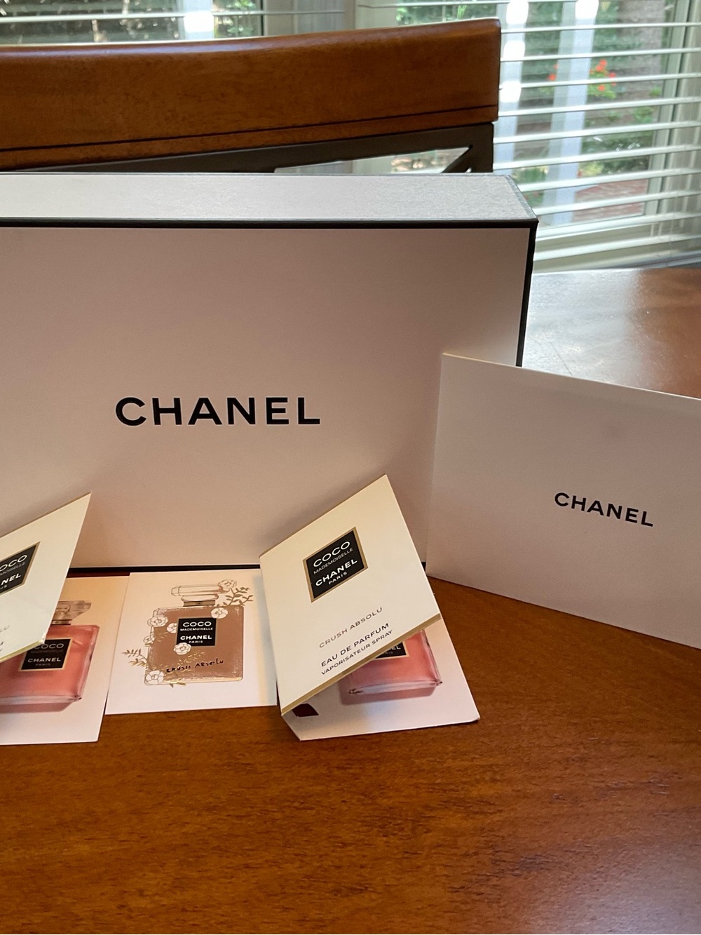 CHANEL Gift Box w/Chanel Coco Absolu. AUTHENTIC BRAND NEW. - Picture 3 of 3